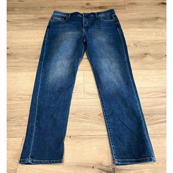 LuLaRoe Womens Size 32 Blue 90s Straight Leg Jean Magic Waistband Excellent Used - Picture 1 of 7